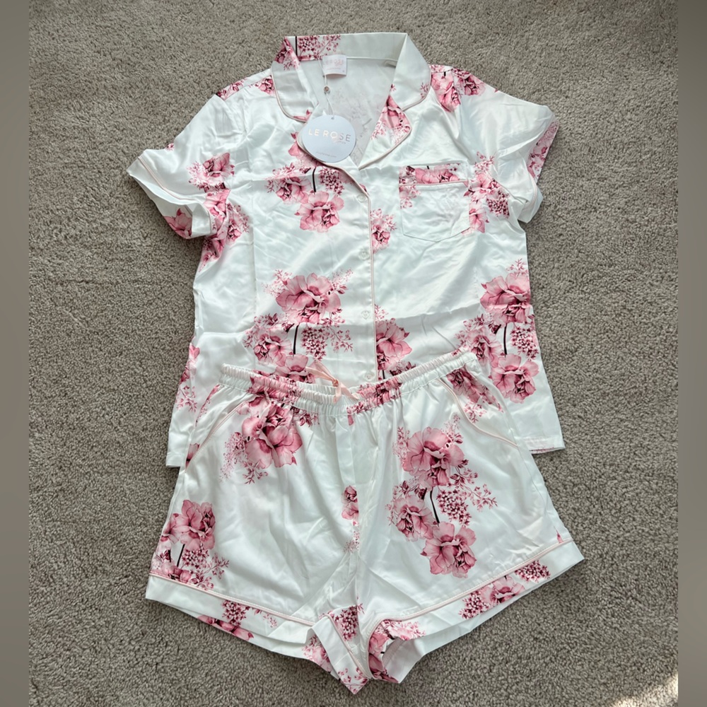 Le Rose Pajamas NWT